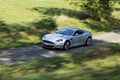 Aston Martin DBS gris 3/4 avant gauche filé vue de haut