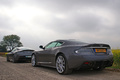 Aston Martin DBS & V12 Vantage RS anthracite Waterloo 3/4 arrière gauche