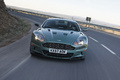 Aston Martin DBS vert face avant travelling penché 2