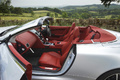 Aston Martin DBS Volante gris profil intérieur