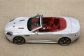 Aston Martin DBS Volante gris vue de haut