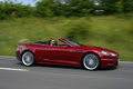 Aston Martin DBS Volante rouge profil travelling