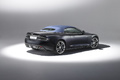 Aston Martin DBS Volante UB-2010 bleu 3/4 arrière droit capotée