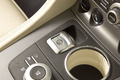 Aston Martin Rapide bleu détails console centrale