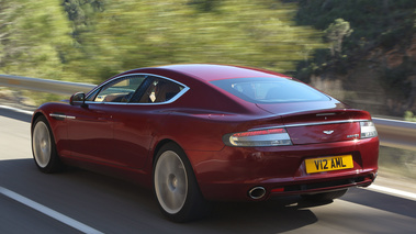 Aston Martin Rapide rouge 3/4 arrière droit travelling 3