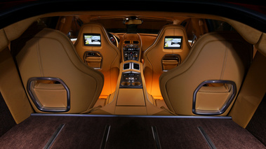 Aston Martin Rapide rouge intérieur