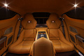 Aston Martin Rapide rouge sièges arrières 2