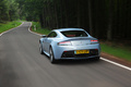 Aston Martin V12 Vantage bleu 3/4 arrière gauche travelling