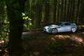 Aston Martin V12 Vantage bleu 3/4 avant gauche 2
