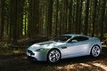 Aston Martin V12 Vantage bleu 3/4 avant gauche