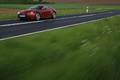 Aston Martin V12 Vantage rouge 3/4 avant gauche travelling