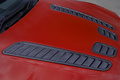 Aston Martin V12 Vantage rouge aérations capot