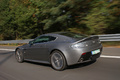 Aston Martin V12 Vantage RS anthracite 3/4 arrière gauche travelling