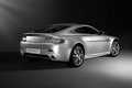 Aston Martin V8 Vantage gris 3/4 arrière droit