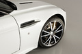Aston Martin V8 Vantage N420 - blanche - détail, aile et jante