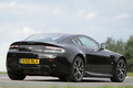 Aston Martin V8 Vantage N420 noir 3/4 arrière droit penché