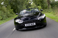 Aston Martin V8 Vantage N420 Roadster noir face avant travelling penché