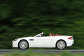 Aston Martin V8 Vantage Roadster blanc filé