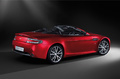 Aston Martin V8 Vantage rouge 3/4 arrière droit