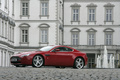 Aston Martin V8 Vantage rouge 3/4 avant gauche