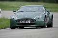 Aston Martin V8 Vantage vert 3/4 avant gauche