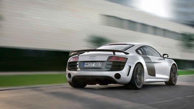 Audi R8 GT blanc 3/4 arrière droit travelling 2