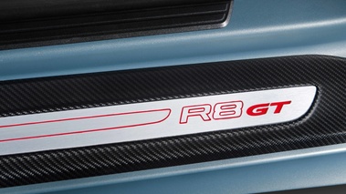 Audi R8 GT Spyder bleu pas de porte