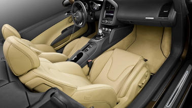 Audi R8 Spyder marron intérieur