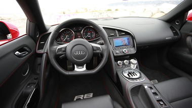 Audi R8 V10 Spyder volant