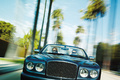 Bentley Azure bleu face avant travelling penché coupé
