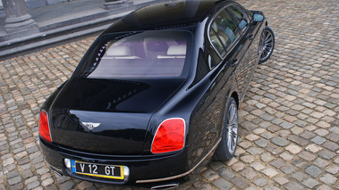 Bentley Continental Flying Spur Speed noir château 3/4 arrière droit vue de haut penché