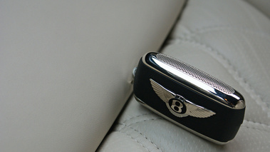 Bentley Continental Flying Spur Speed noir château clé