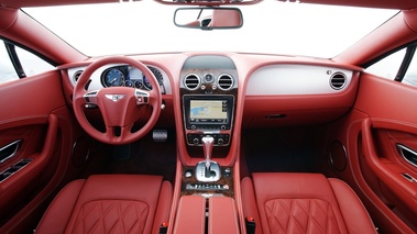 Bentley Continental GT gris intérieur 2