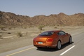 Bentley Continental GT orange 3/4 arrière droit travelling penché