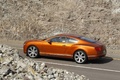 Bentley Continental GT orange 3/4 arrière gauche penché vue de haut
