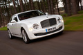 Bentley Mulsanne blanc 3/4 avant droit travelling penché