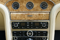 Bentley Mulsanne bleu console centrale debout 2