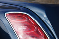 Bentley Mulsanne bleu feu arrière debout