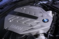 BMW active Hybrid 7 grise vue moteur.