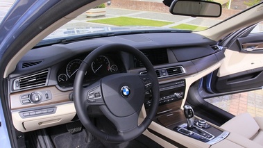 BMW active Hybrid 7 grise vue poste de pilotage.
