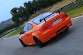 BMW M3 E92 GTS orange 3/4 arrière gauche travelling penché