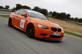 BMW M3 E92 GTS orange 3/4 avant droit travelling penché 3