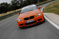 BMW M3 E92 GTS orange face avant travelling penché 6