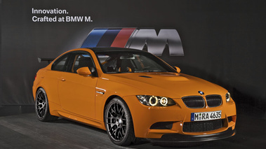 BMW M3 GTS - orange - 3/4 avant droit