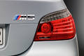 BMW M5 2005-2010 - détail feu arrière + logo (berline)