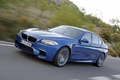 BMW M5 2011 bleu 3/4 avant gauche travelling penché 11