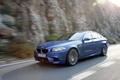 BMW M5 2011 bleu 3/4 avant gauche travelling penché 12