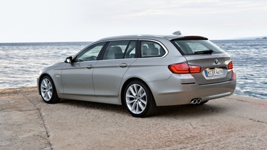BMW Série 5 Touring - gris - 3/4 arrière gauche