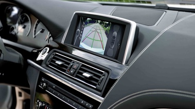 BMW Série 6 Cabriolet gris écran console centrale