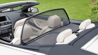 BMW Série 6 Cabriolet gris filet anti-remous